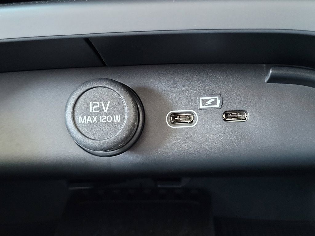 2025 Volvo EX40 Twin Motor Core