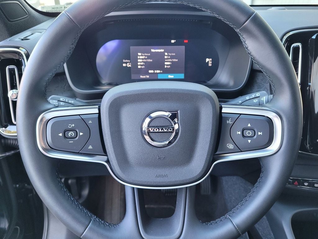 2025 Volvo EX40 Twin Motor Core