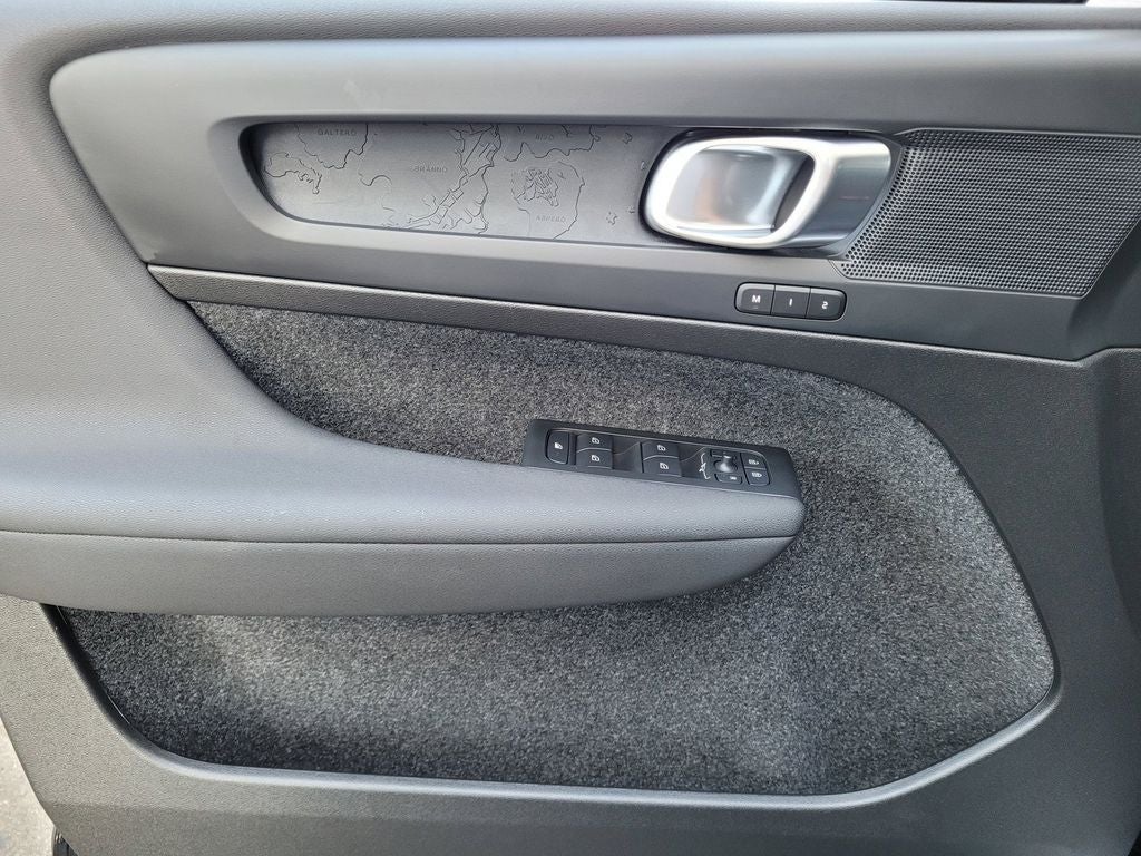 2025 Volvo EX40 Twin Motor Core