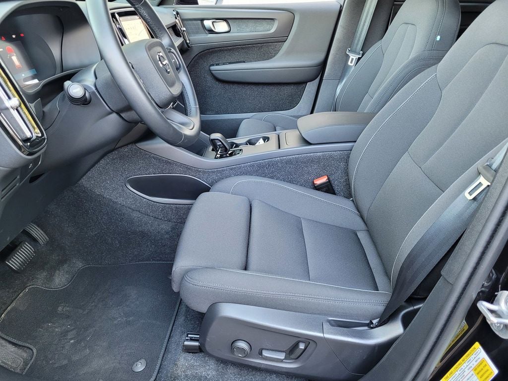 2025 Volvo EX40 Twin Motor Core