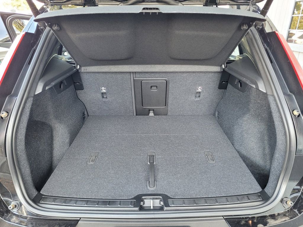 2025 Volvo EX40 Twin Motor Core